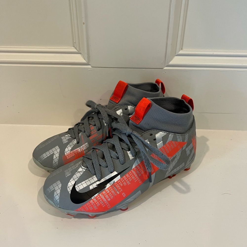 Nike Mercurial soccer cleats youth size 5.5